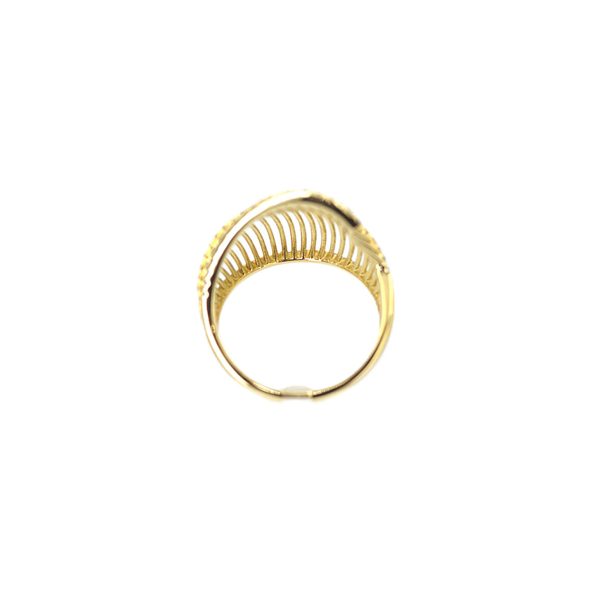 Yellow Gold Ribbed Diamond Ring
