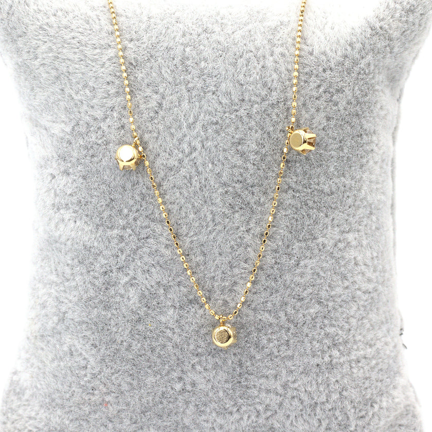 Floating diamond neckale